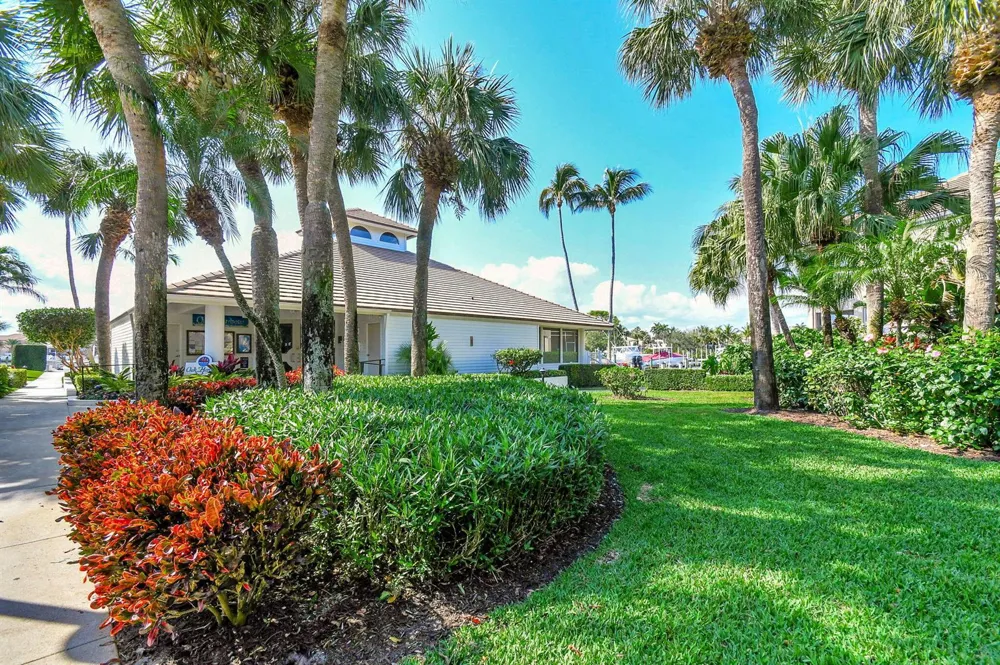 318 Oak Harbour Drive #318 Juno Beach, FL 33408
