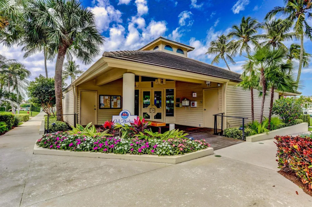 318 Oak Harbour Drive #318 Juno Beach, FL 33408