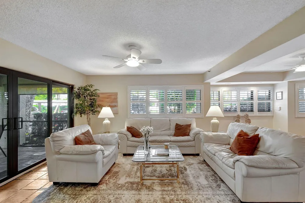 318 Oak Harbour Drive #318 Juno Beach, FL 33408