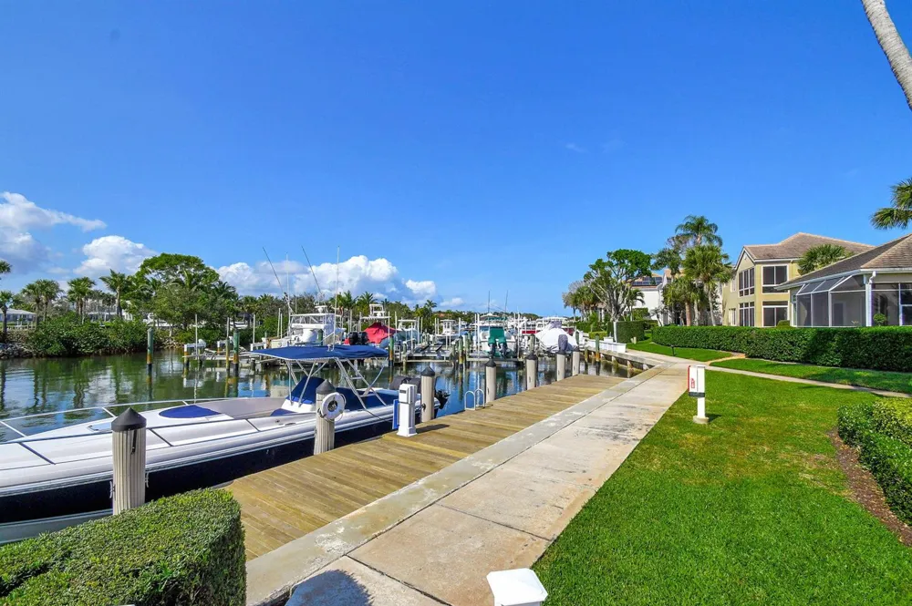 318 Oak Harbour Drive #318 Juno Beach, FL 33408