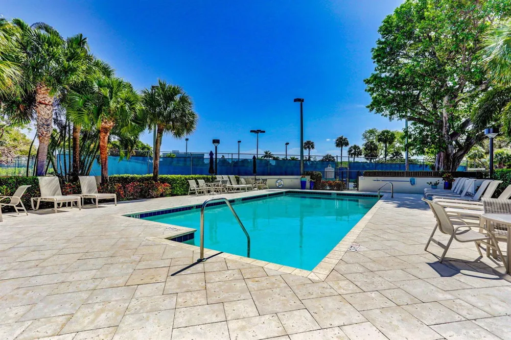 318 Oak Harbour Drive #318 Juno Beach, FL 33408