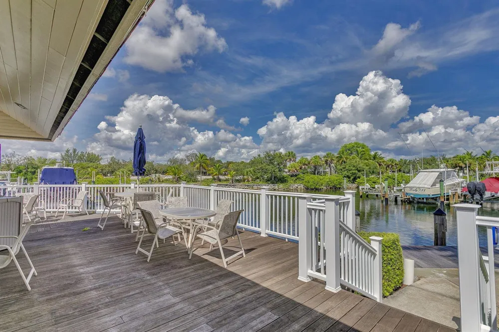 318 Oak Harbour Drive #318 Juno Beach, FL 33408