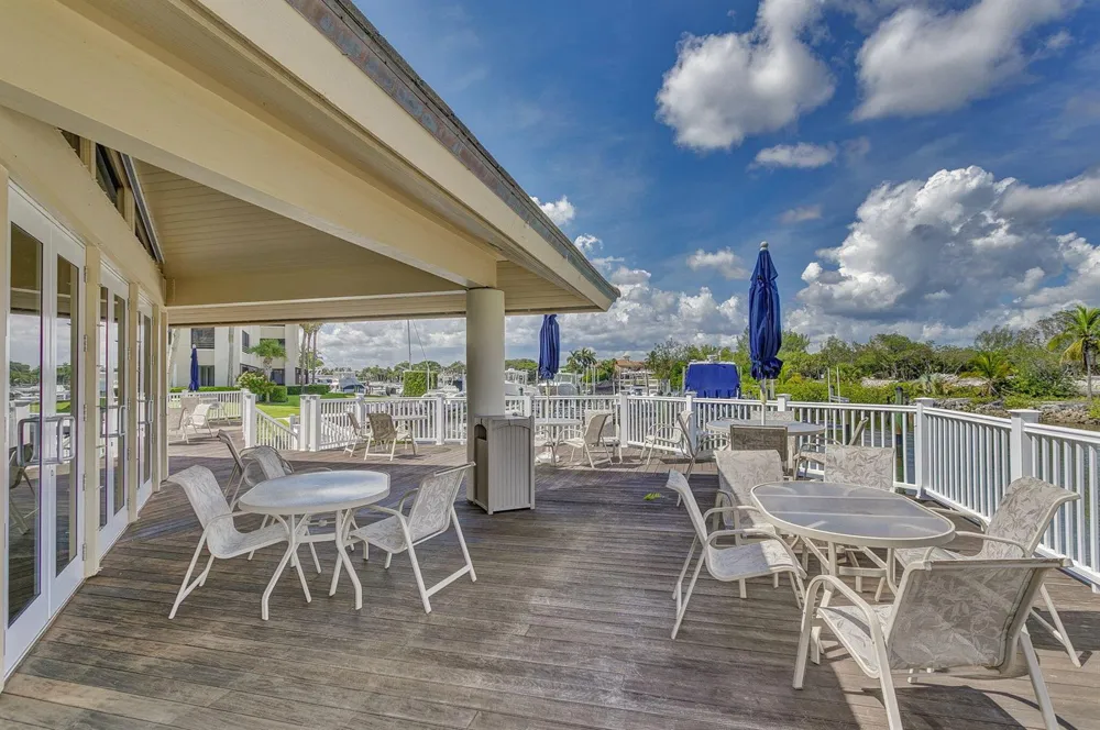 318 Oak Harbour Drive #318 Juno Beach, FL 33408