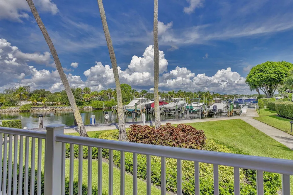 318 Oak Harbour Drive #318 Juno Beach, FL 33408
