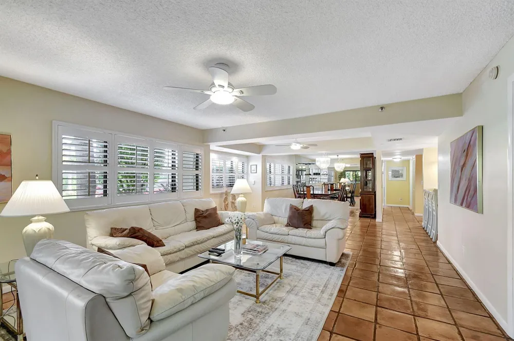 318 Oak Harbour Drive #318 Juno Beach, FL 33408