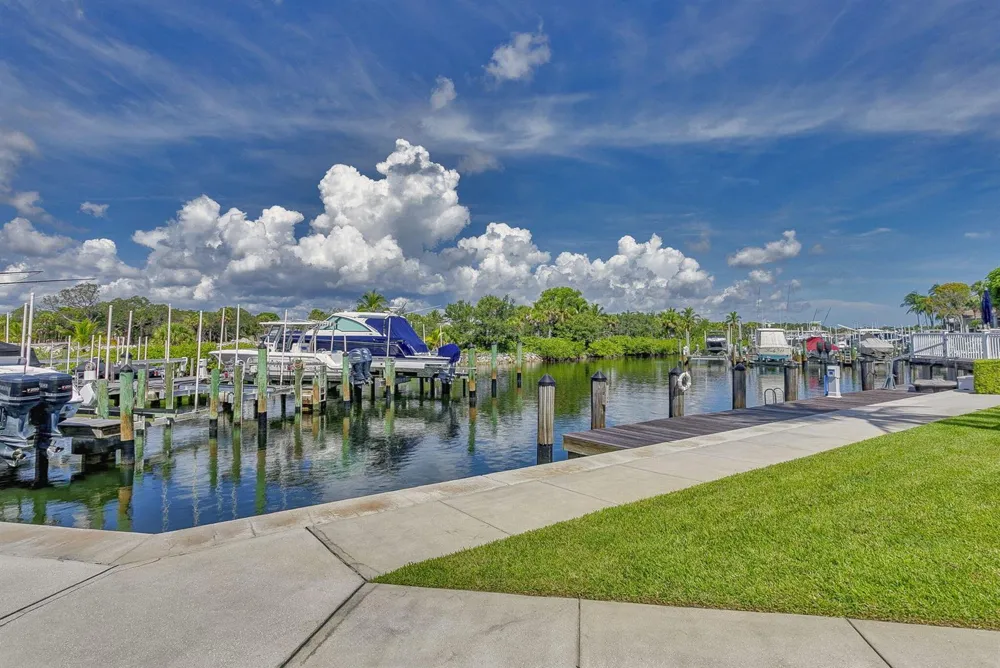 318 Oak Harbour Drive #318 Juno Beach, FL 33408