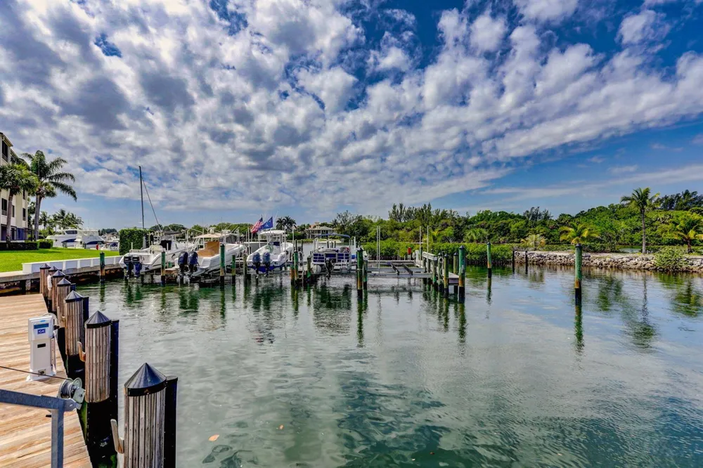 318 Oak Harbour Drive #318 Juno Beach, FL 33408
