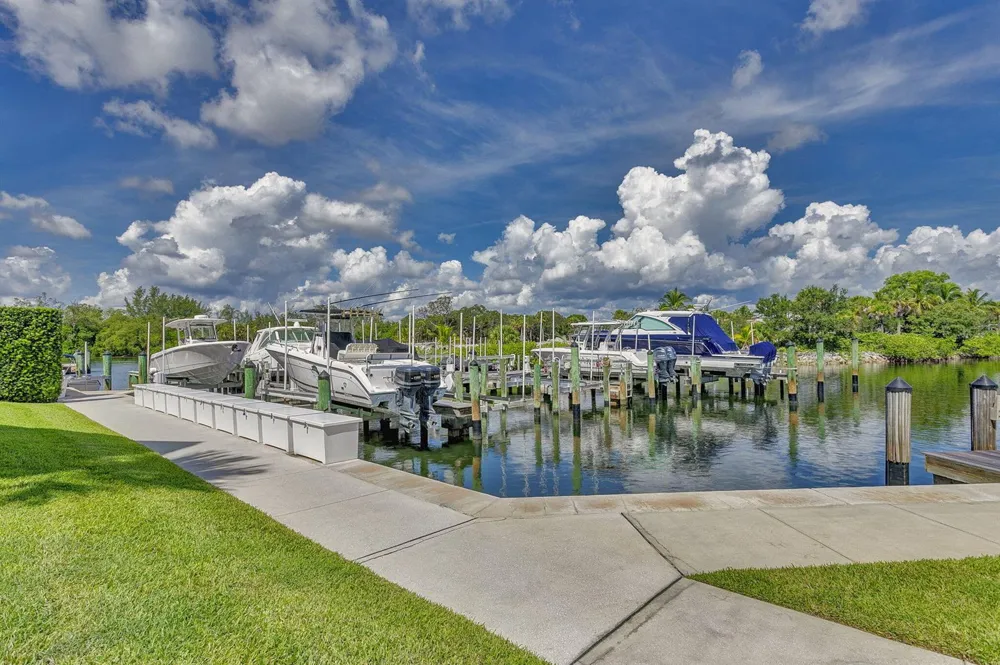 318 Oak Harbour Drive #318 Juno Beach, FL 33408