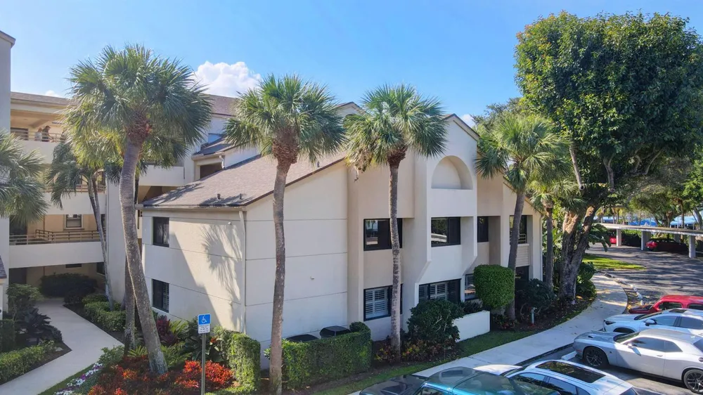 318 Oak Harbour Drive #318 Juno Beach, FL 33408