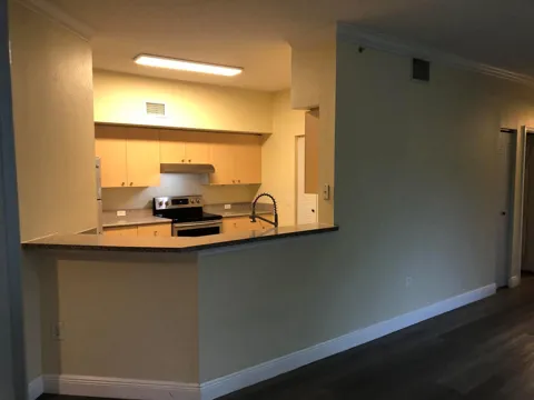 330 Crestwood Circle #303