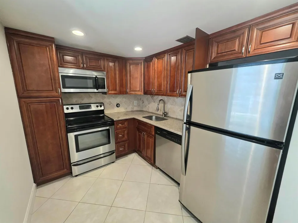 3100 NE 48th Court #113 Lighthouse Point, FL 33064