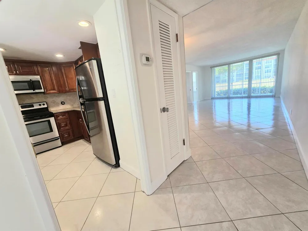 3100 NE 48th Court #113 Lighthouse Point, FL 33064