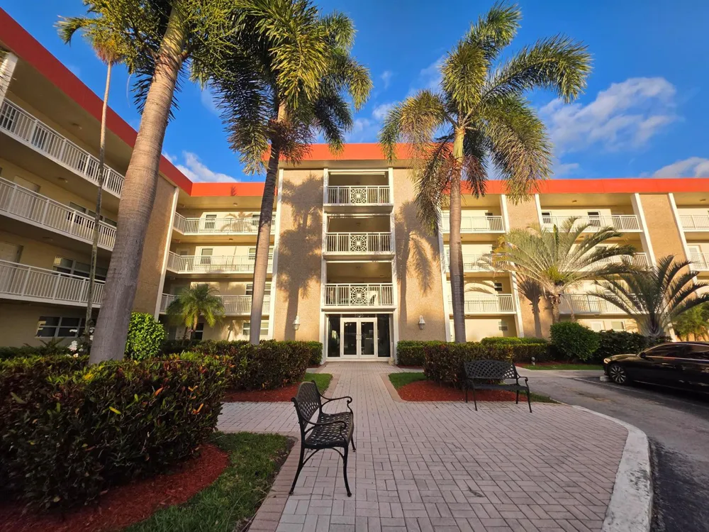 3100 NE 48th Court #113 Lighthouse Point, FL 33064