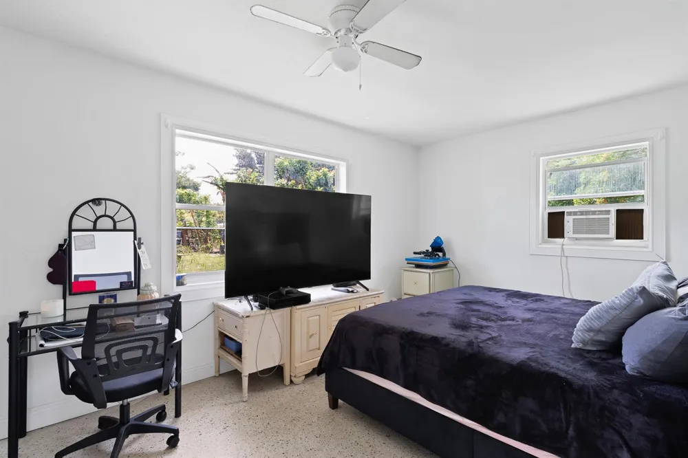 775 SW 4th Pl Place SW Vero Beach, FL 32962