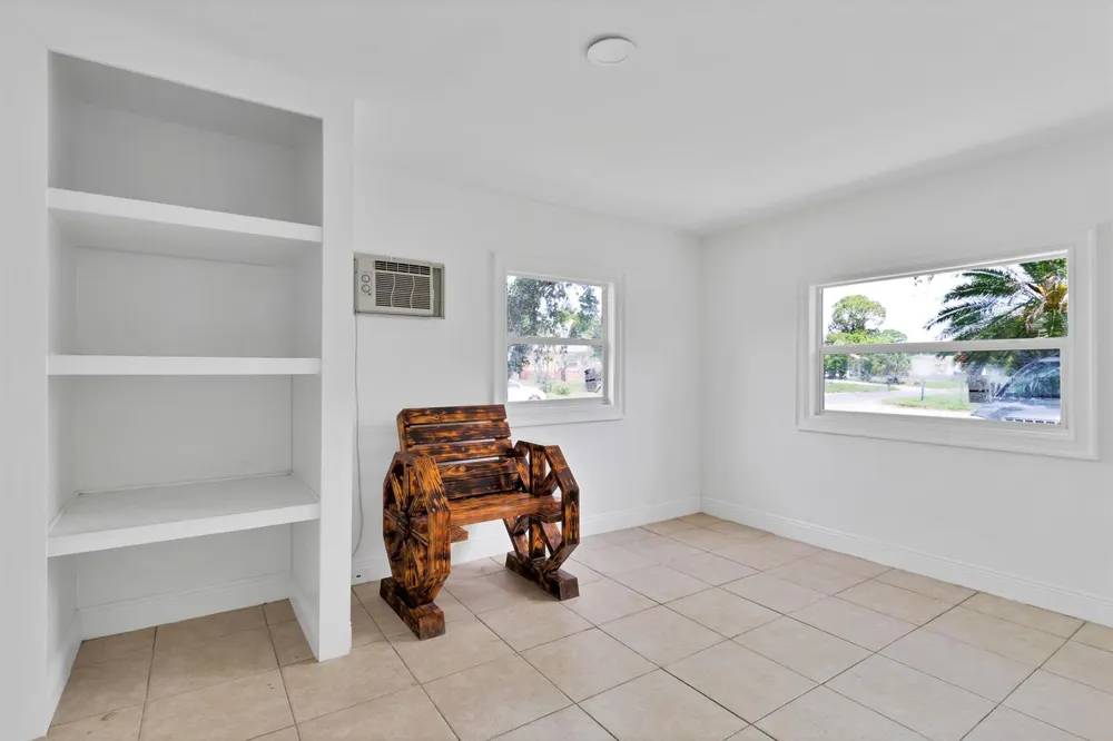 775 SW 4th Pl Place SW Vero Beach, FL 32962