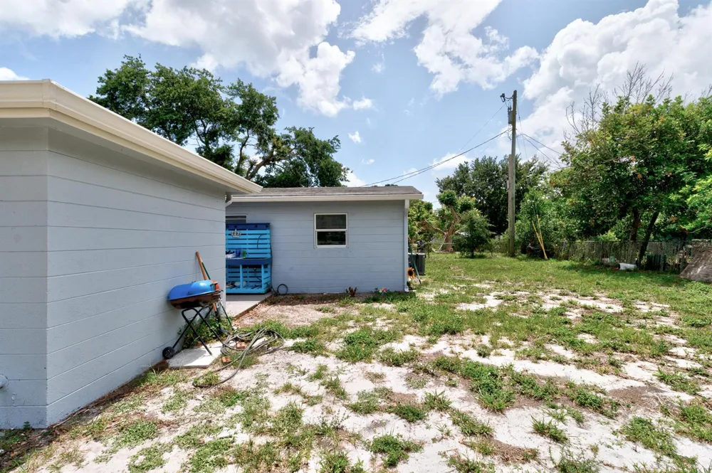 775 SW 4th Pl Place SW Vero Beach, FL 32962