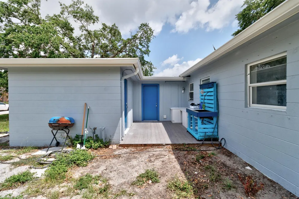 775 SW 4th Pl Place SW Vero Beach, FL 32962