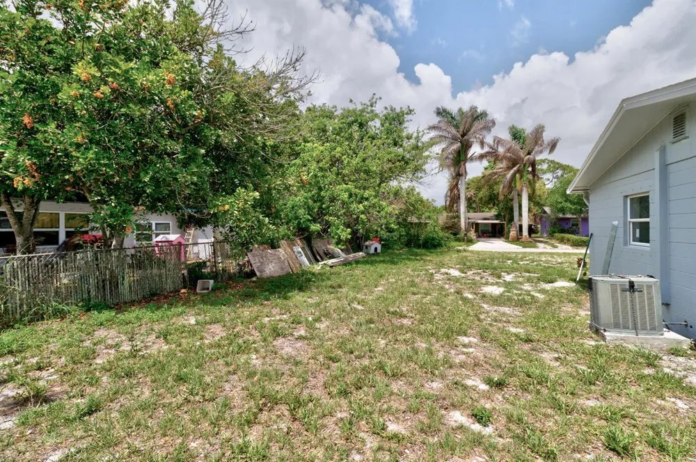 775 SW 4th Pl Place SW Vero Beach, FL 32962