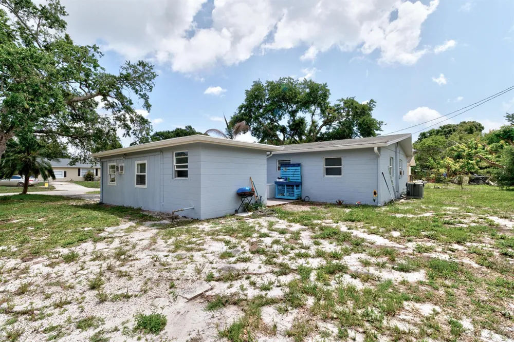 775 SW 4th Pl Place SW Vero Beach, FL 32962