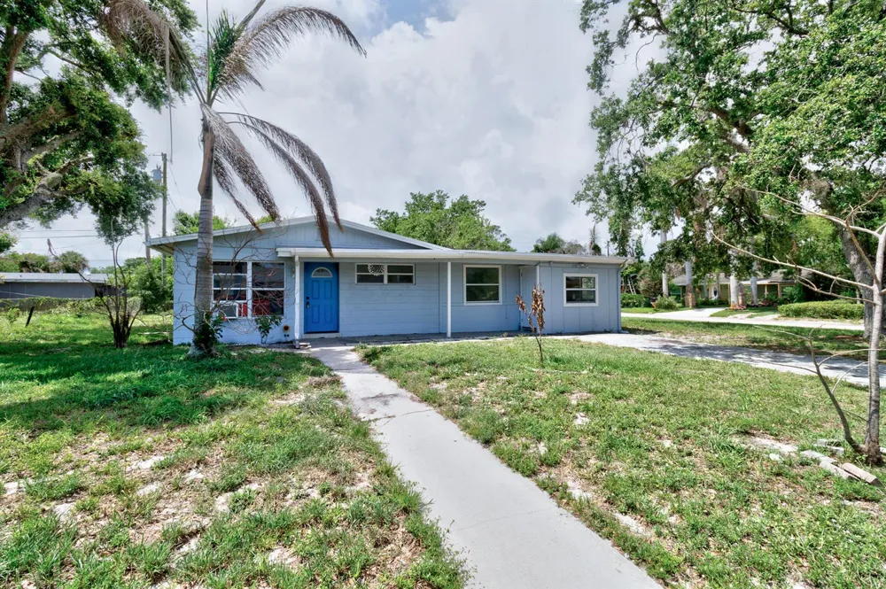 775 SW 4th Pl Place SW Vero Beach, FL 32962