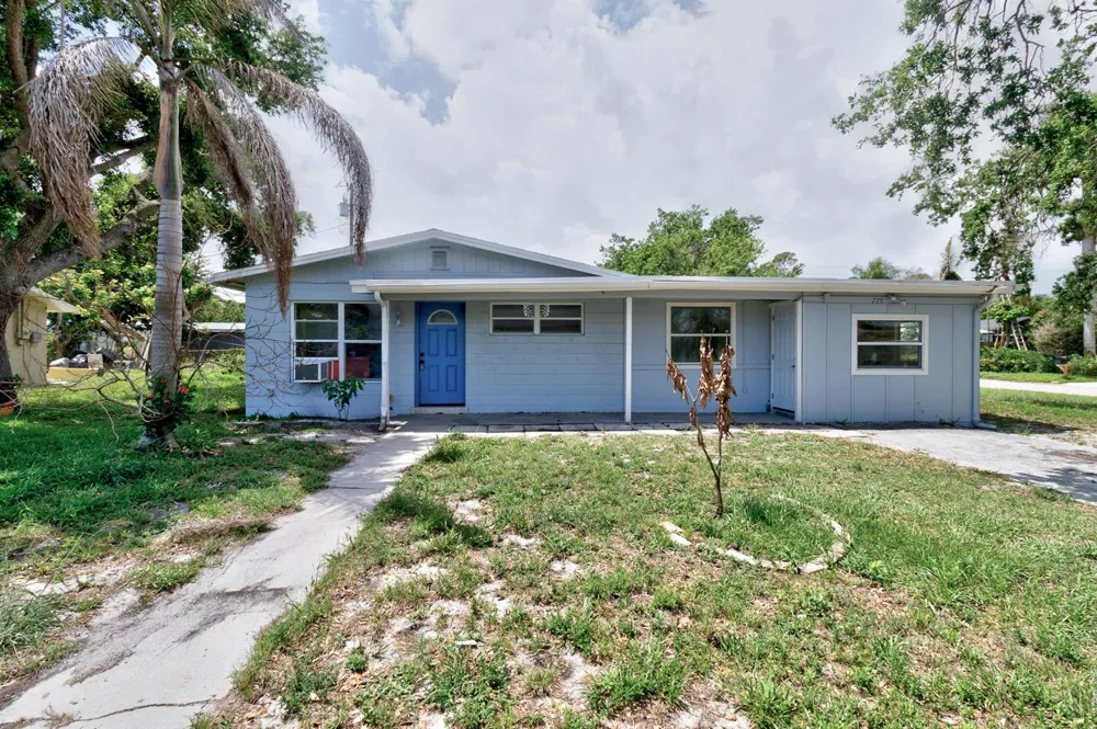 775 SW 4th Pl Place SW Vero Beach, FL 32962