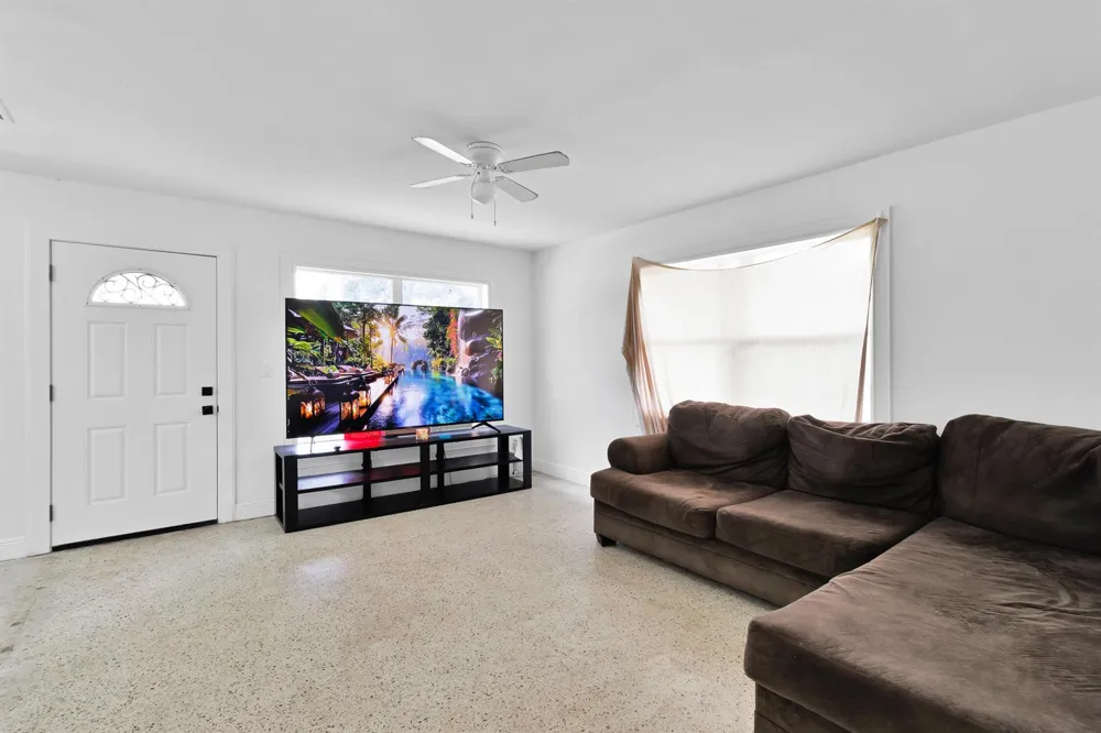 775 SW 4th Pl Place SW Vero Beach, FL 32962