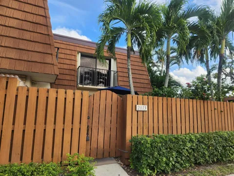 2813 28th Court