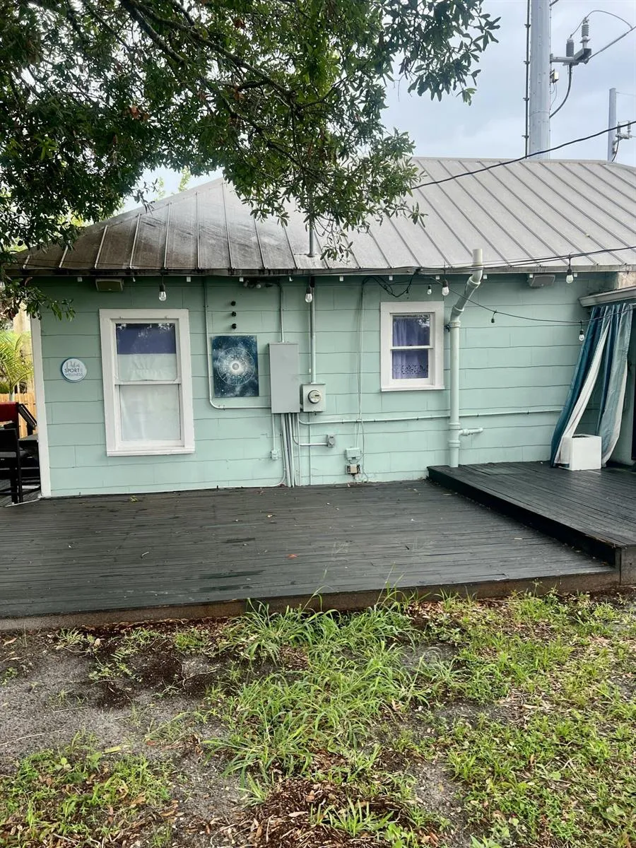 208 Avenue E Fort Pierce, FL 34950