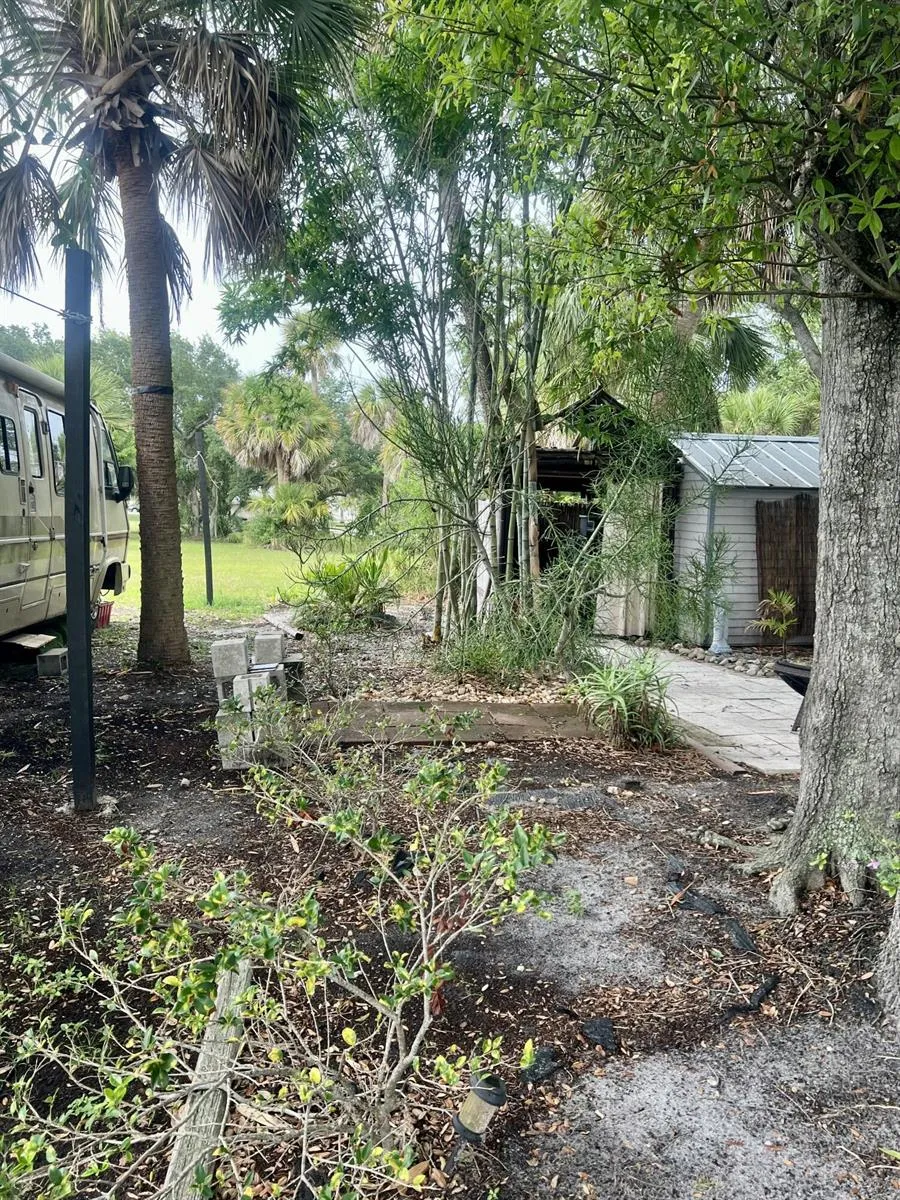 208 Avenue E Fort Pierce, FL 34950