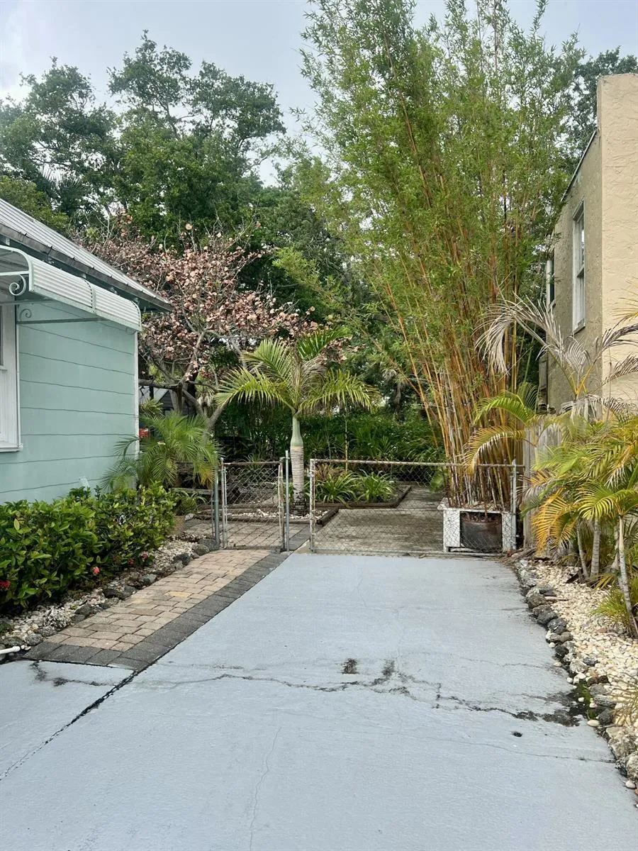 208 Avenue E Fort Pierce, FL 34950