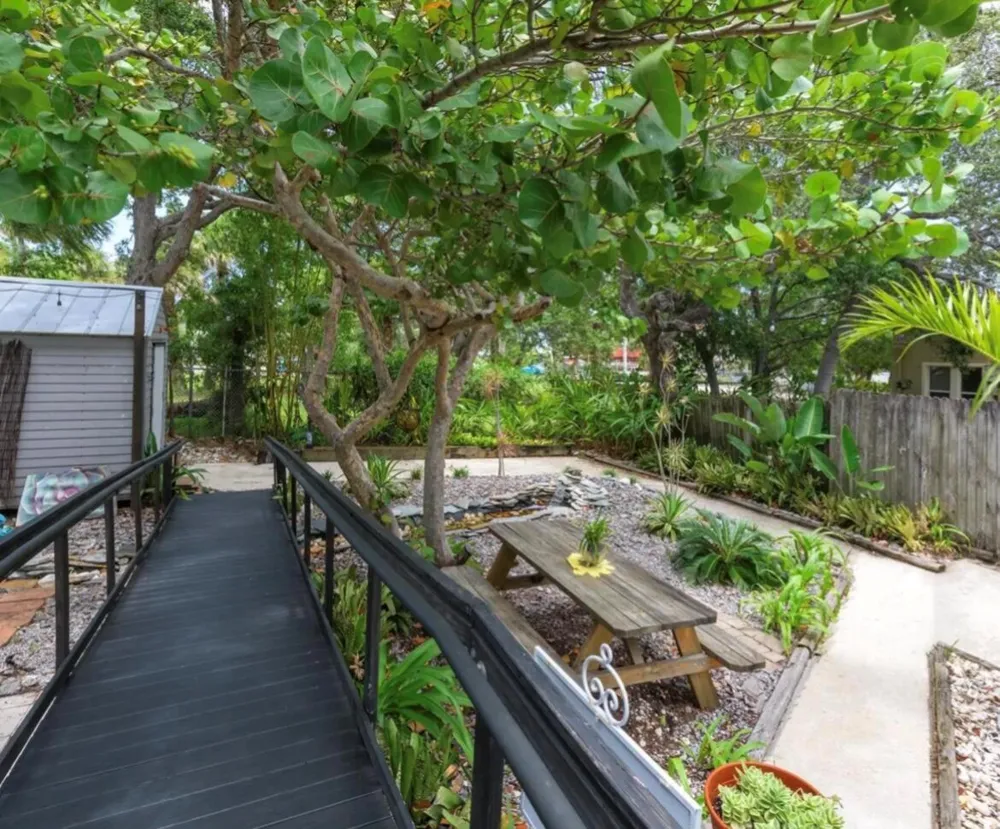 208 Avenue E Fort Pierce, FL 34950