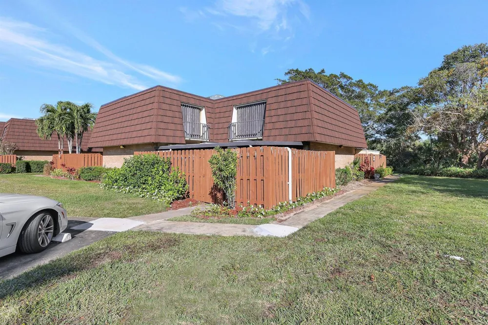 5852 SE Riverboat Drive #321 Stuart, FL 34997