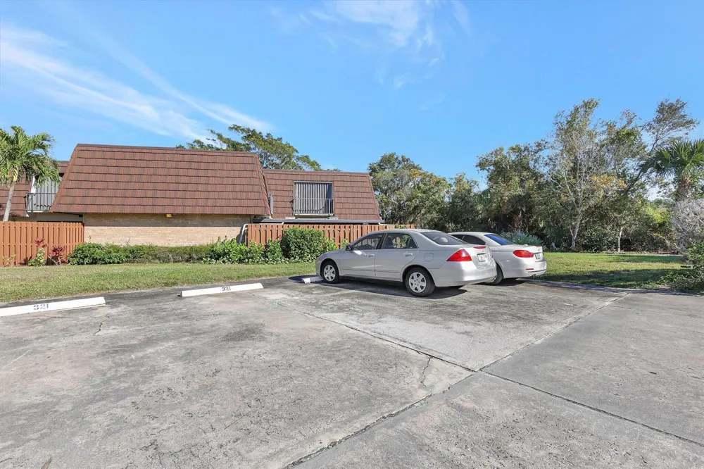 5852 SE Riverboat Drive #321 Stuart, FL 34997