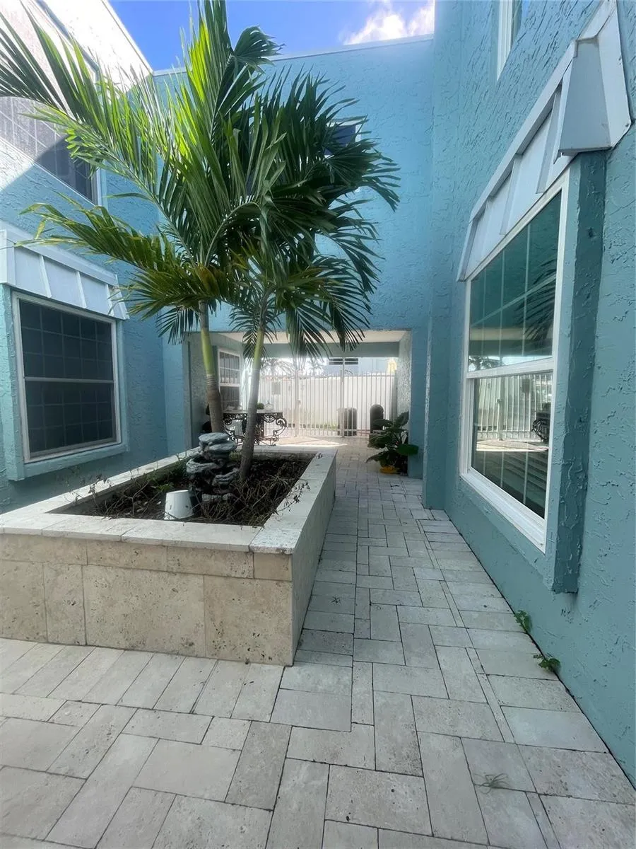 2708 NE 14th Street Causeway #2 Pompano Beach, FL 33062