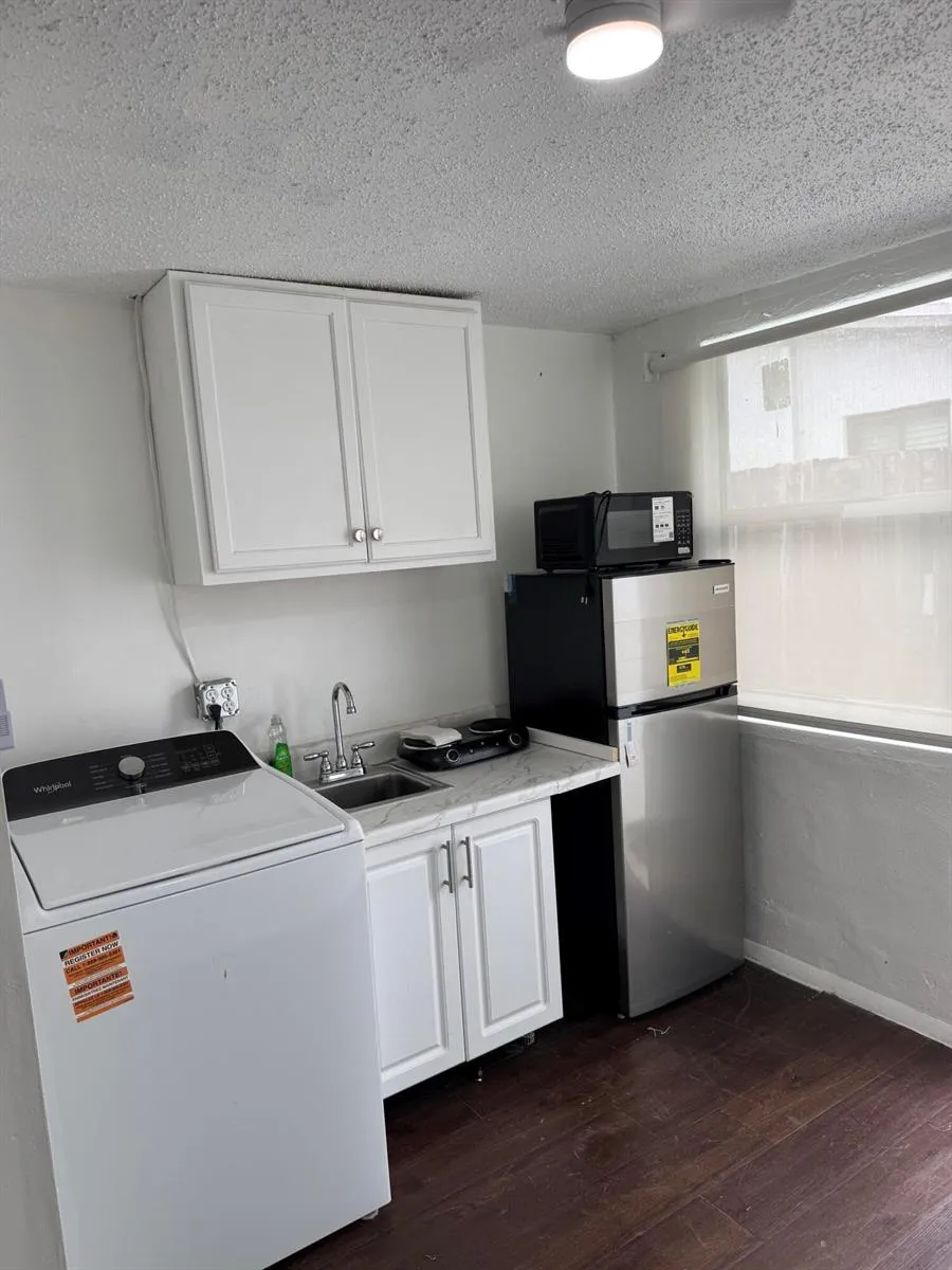 6963 SW 19th Street North Lauderdale, FL 33068