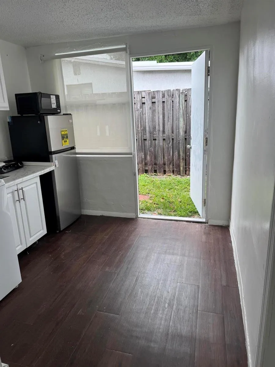 6963 SW 19th Street North Lauderdale, FL 33068