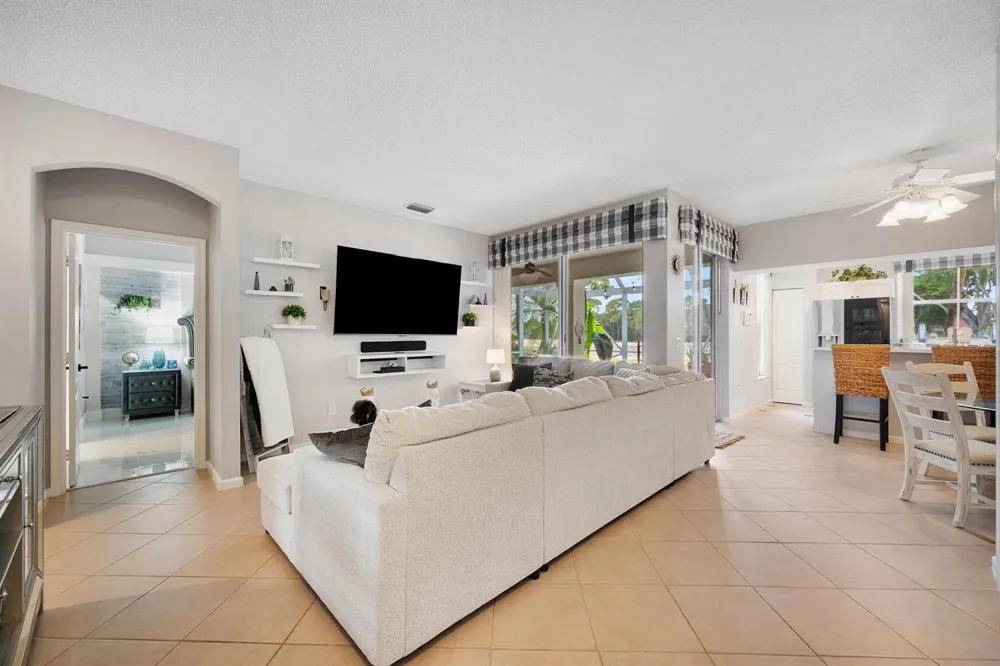 8193 Sandpiper Way West Palm Beach, FL 33412