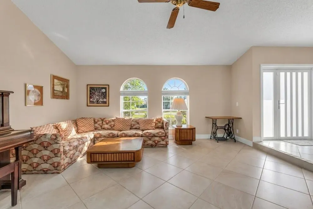 895 NW 110th Lane Coral Springs, FL 33071