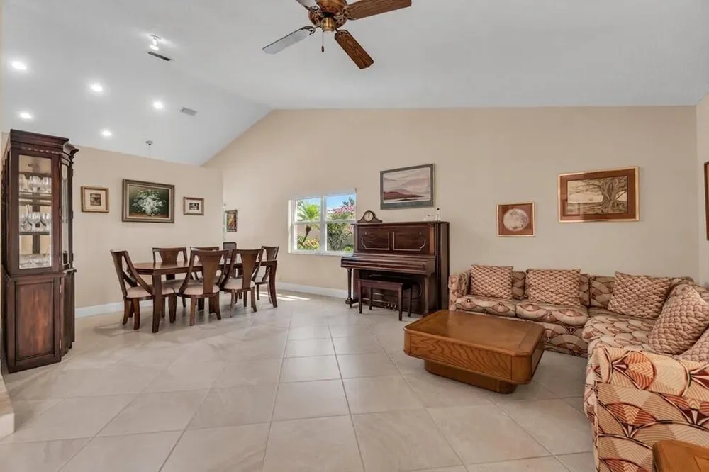 895 NW 110th Lane Coral Springs, FL 33071