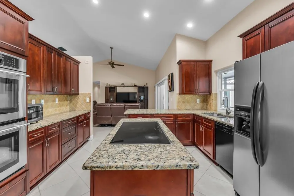 895 NW 110th Lane Coral Springs, FL 33071