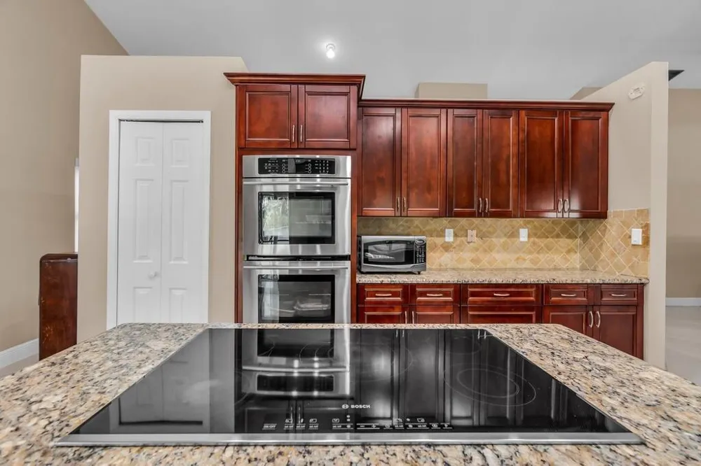 895 NW 110th Lane Coral Springs, FL 33071