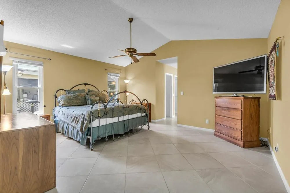 895 NW 110th Lane Coral Springs, FL 33071