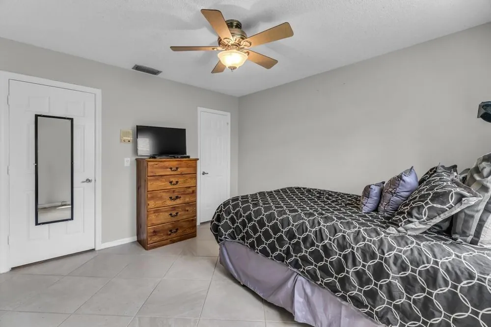 895 NW 110th Lane Coral Springs, FL 33071