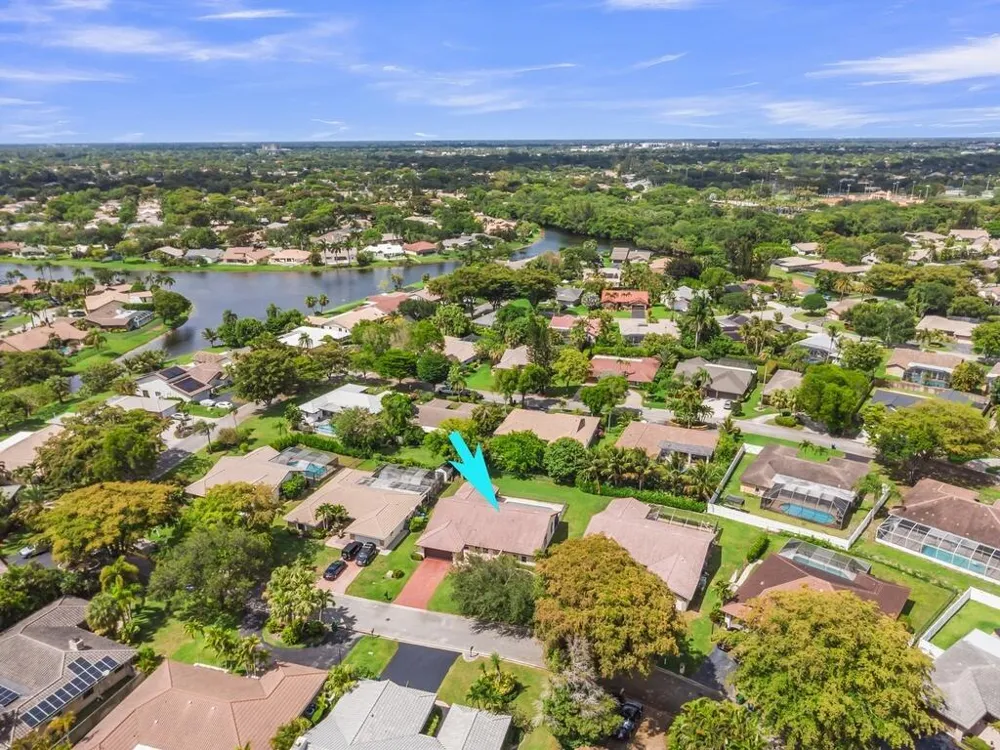 895 NW 110th Lane Coral Springs, FL 33071