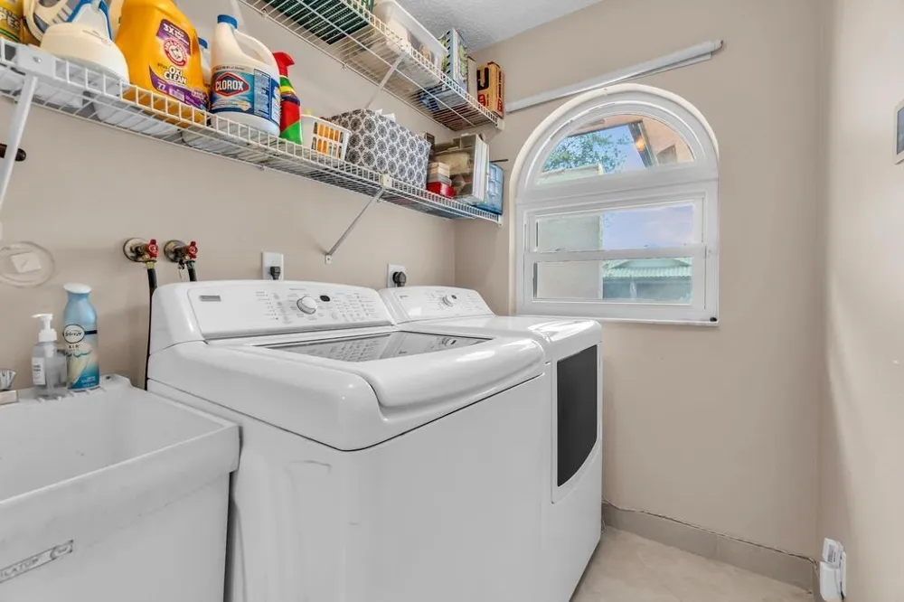 895 NW 110th Lane Coral Springs, FL 33071