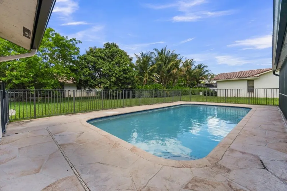 895 NW 110th Lane Coral Springs, FL 33071
