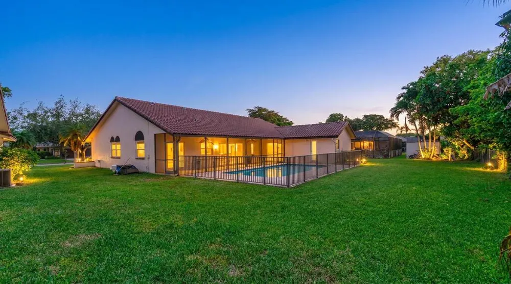 895 NW 110th Lane Coral Springs, FL 33071