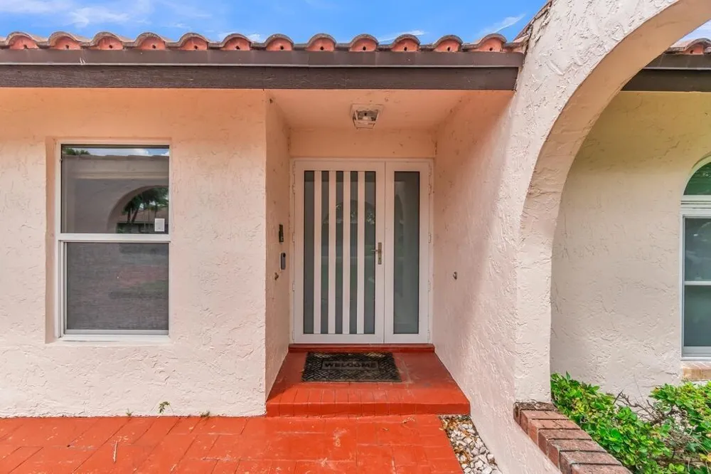 895 NW 110th Lane Coral Springs, FL 33071