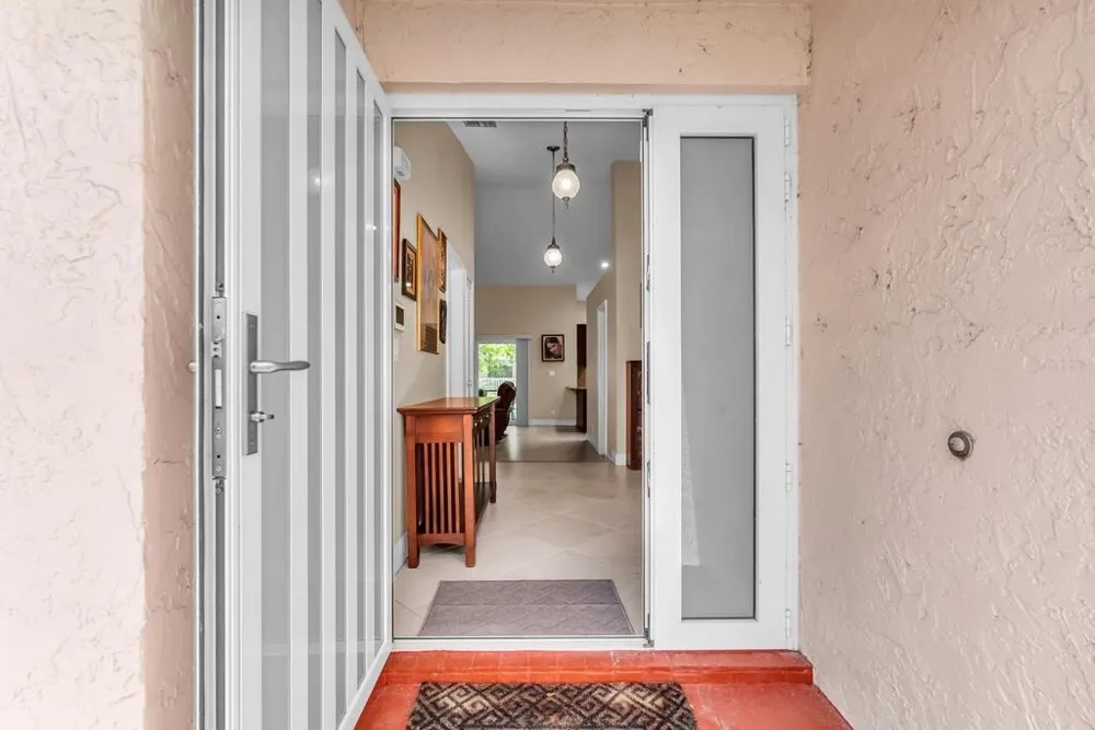895 NW 110th Lane Coral Springs, FL 33071