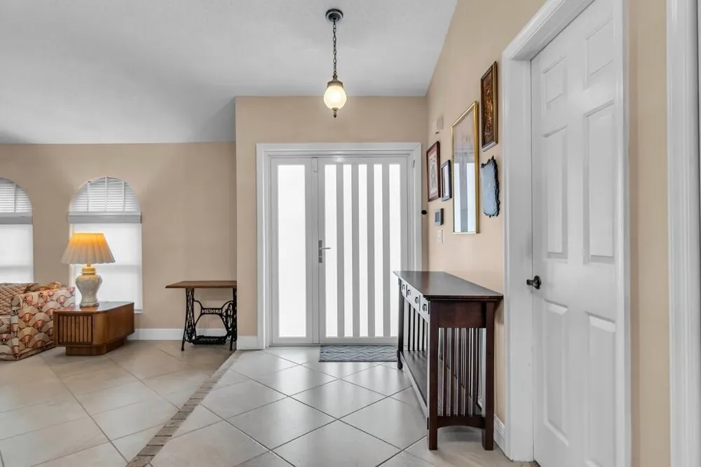 895 NW 110th Lane Coral Springs, FL 33071